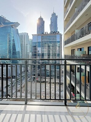 Apartment - CCA I 1BR Bayview Bliss (Dubai)