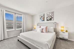 5 bedrooms, desk, iron/ironing board, travel cot - Private Pool•Wi-Fi & BBQ•Near Disney & Shops (Clermont)