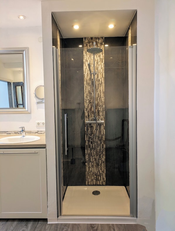 Shower, hair dryer, towels, soap