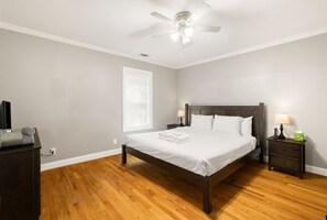 2 Schlafzimmer, Schreibtisch, Bügeleisen/Bügelbrett, kostenloses WLAN