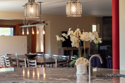 Winter Park Ski Haus, slopeside, hot tub, sleeps 19