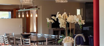 Winter Park Ski Haus, slopeside, hot tub, sleeps 19