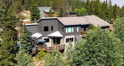 Winter Park Ski Haus, slopeside hot tub, sleeps 19