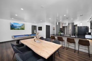 Games room - Mountaintop Pool Paradise - Mins to NOS Center (San Bernardino)
