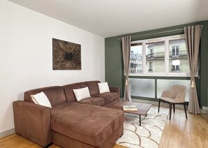 Premium Apartment, Courtyard View | Living area - 1600 Lecourbe (Paris)