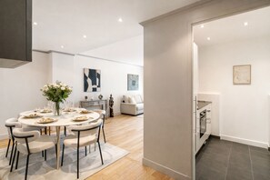 Premium Apartment, Courtyard View | Living area