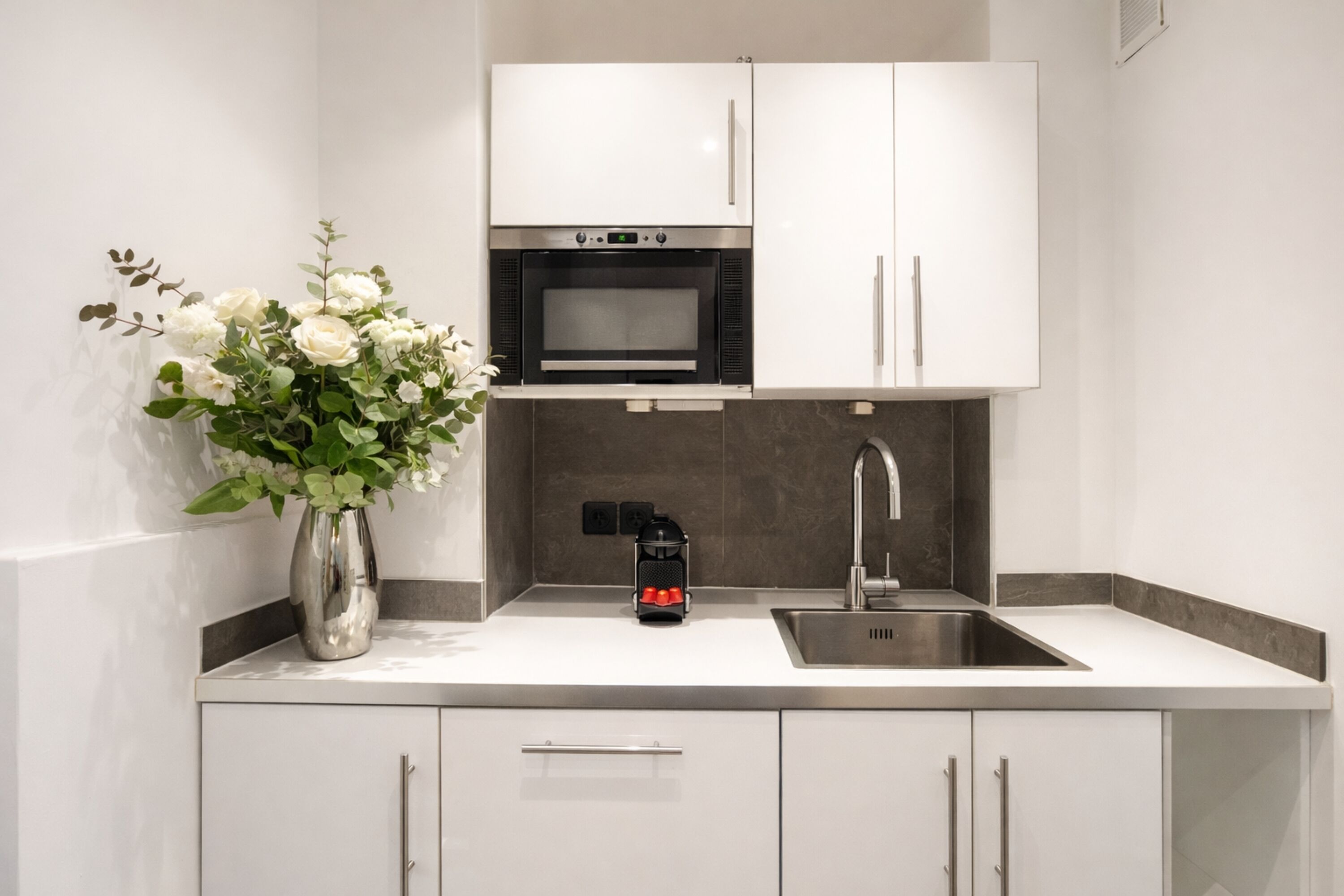 Premium-Apartment, Blick auf den Innenhof | Eigene Küche