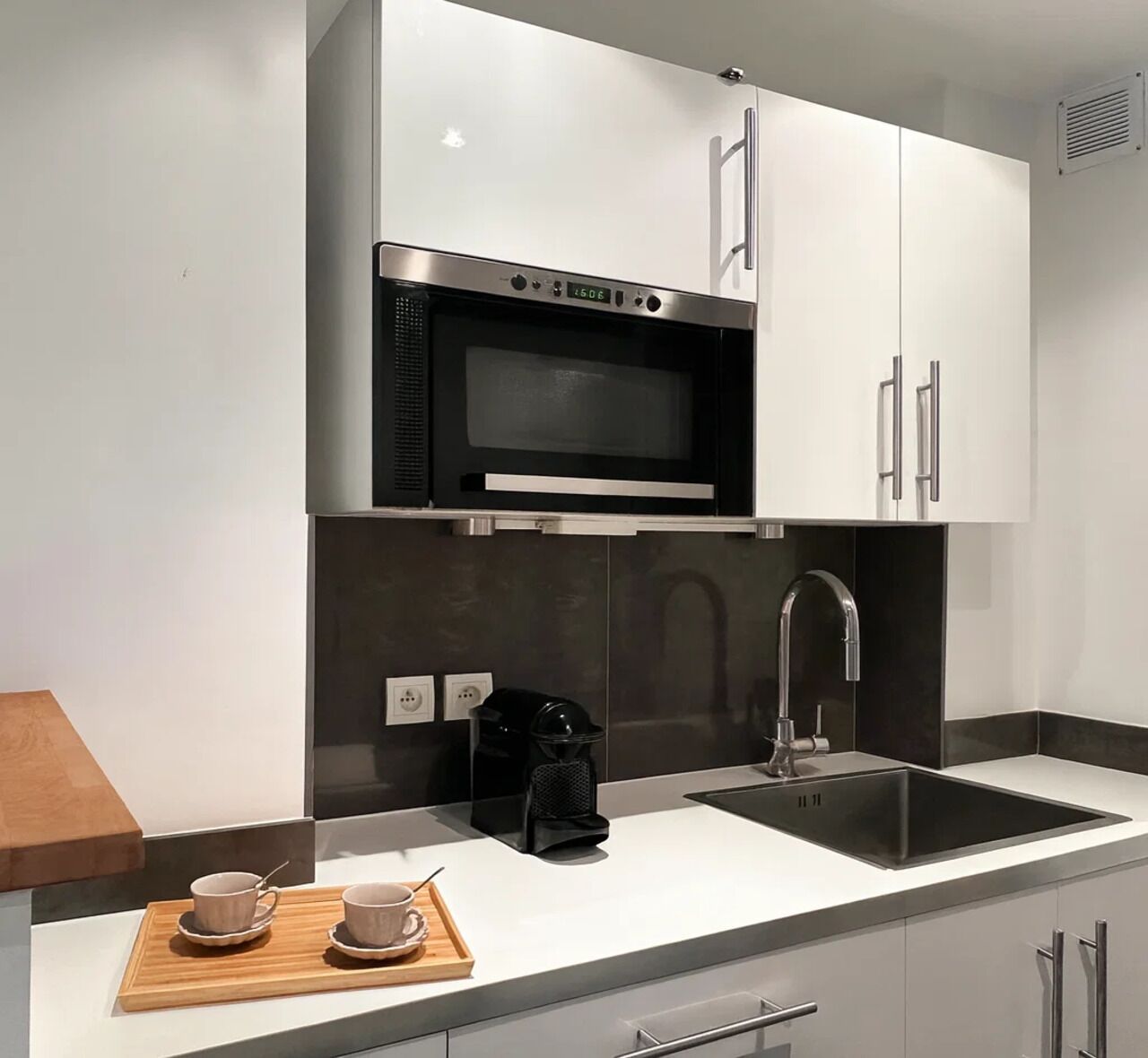 Premium-Apartment, Blick auf den Innenhof | Eigene Küche | Espressomaschine, Wasserkocher, Toaster