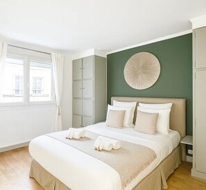 Premium Apartment, Courtyard View | Iron/ironing board, travel crib, free WiFi, bed sheets - 1600 Lecourbe (Paris)
