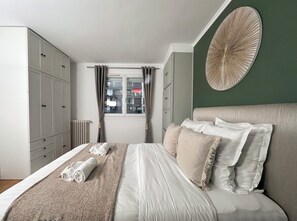 Premium Apartment, Courtyard View | Iron/ironing board, travel crib, free WiFi, bed sheets - 1600 Lecourbe (Paris)