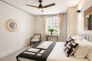 Appartamento Premium, vista cortile | Ferro/asse da stiro, culla da viaggio, Wi-Fi gratuito, lenzuola