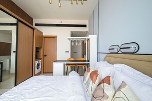 1 多间卧室、客房内保险箱、办公桌、熨斗/熨衣板
