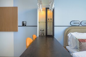 1 soverom, safe på rommet, skrivebord og strykejern/-brett