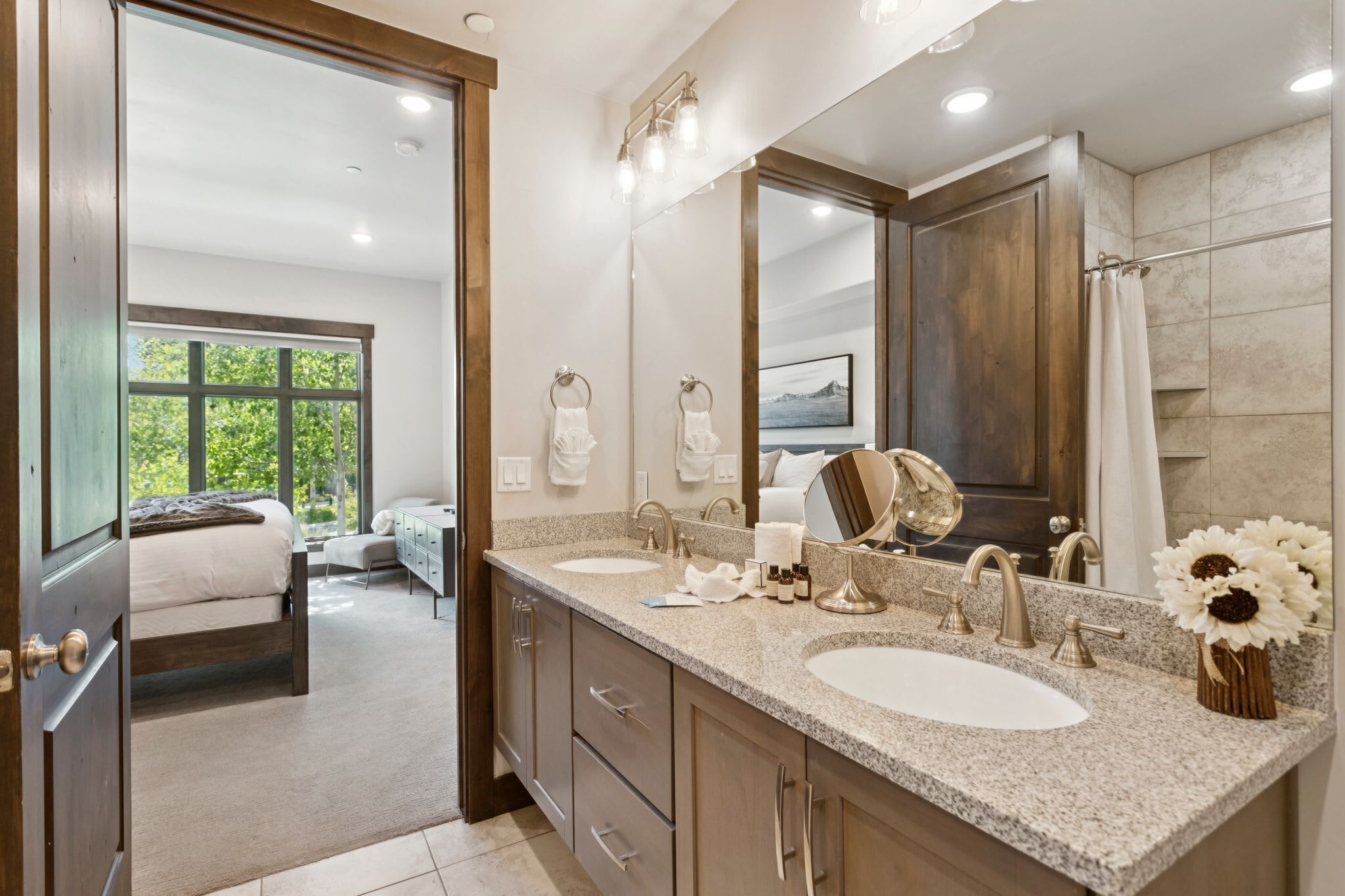 2 室のベッドルーム、アイロン / アイロン台、WiFi、ベッドシーツ