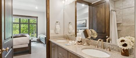 2 soverom, strykejern/-brett, wi-fi og sengetøy