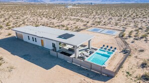 Exterior - Sonora Sanctuary. 5 private acres/Pool/Pickleball/Spa and Stunning Views (Joshua Tree)