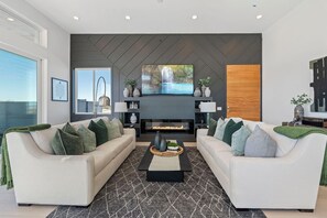 Smart TV, fireplace, ping pong - The Solitude. 5 private acres/Pool/Pickleball/Spa and Stunning Views (Joshua Tree)