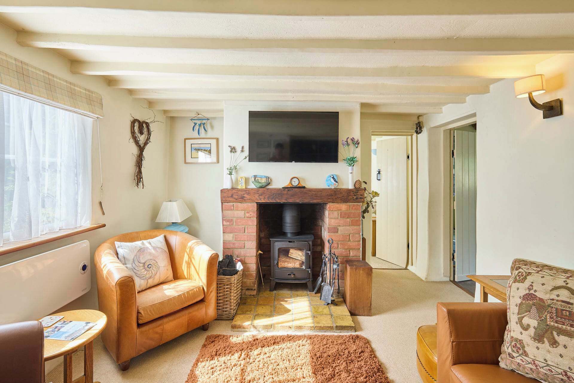 TV, fireplace, offices