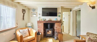 Host & Stay | Pebble Cottage