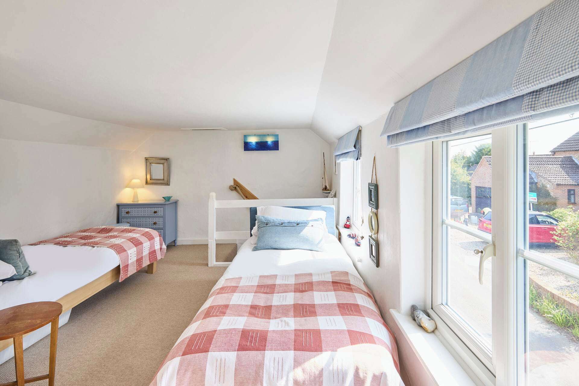 3 bedrooms, iron/ironing board, bed sheets