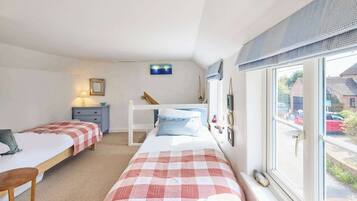 3 bedrooms, iron/ironing board, bed sheets