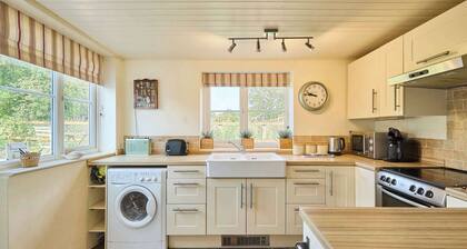 Host & Stay | Pebble Cottage