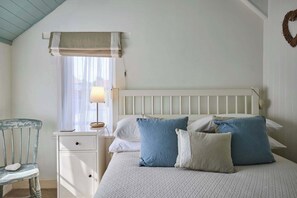 3 bedrooms, iron/ironing board, bed sheets - Host & Stay | Pebble Cottage (Corpusty)