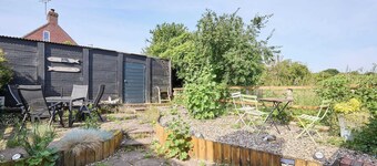 Host & Stay | Pebble Cottage