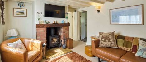 Televisio, takka, työhuone