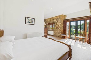 4 Schlafzimmer, Schreibtisch, Bügeleisen/Bügelbrett, Reisekinderbett