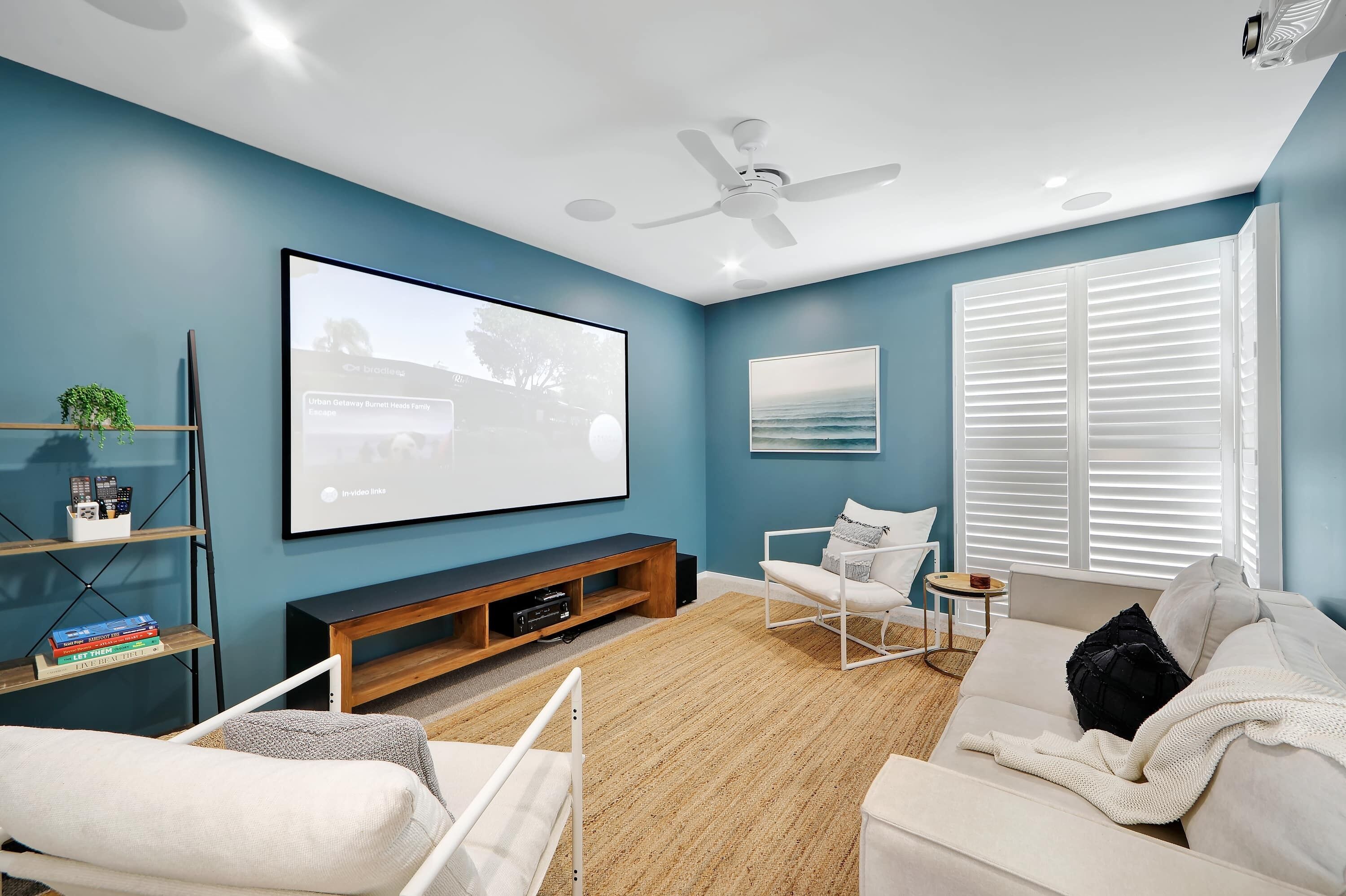 テレビ、書庫、書斎 / ワークスペース