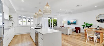 Cinema Pool Pets 4b2b Bargara Headlands