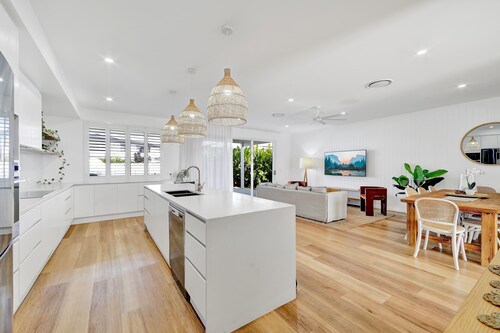 Cinema Pool Pets 4b2b Bargara Headlands