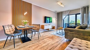 Apartment (3) | Ruang tamu | TV skrin rata 