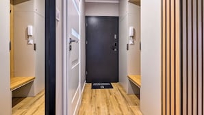 Apartment (3) | Ruang tamu | TV skrin rata 