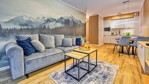 Apartment (3) | Ruang tamu | TV skrin rata 