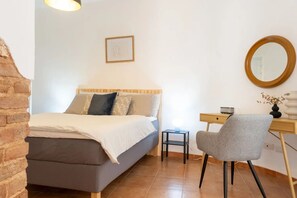 2 bedrooms, iron/ironing board, WiFi, bed sheets - Holiday Home 'Barbara' with Private Garden, Wi-Fi and Air Conditioning (Teulada)