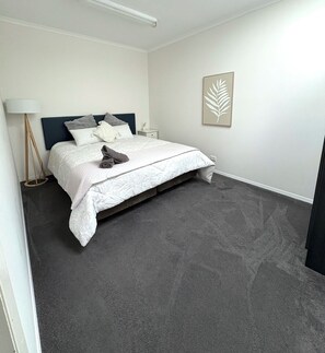 4 Schlafzimmer, Bügeleisen/Bügelbrett, Reisekinderbett, WLAN