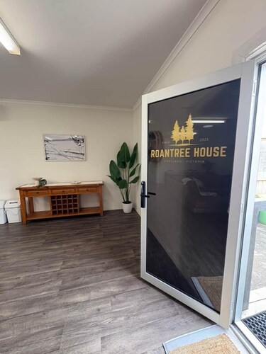 Roantree House •4BR •CBD •Sleeps 10 •Secure yard