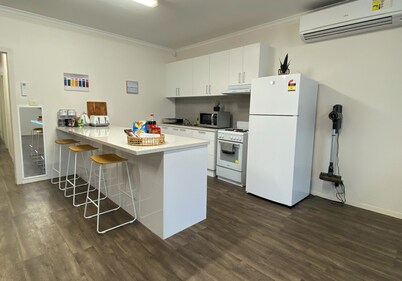 Roantree House •4BR •CBD •Sleeps 10 •Secure yard
