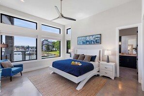 7 bedrooms, desk, iron/ironing board, travel crib - Endless Sunset | Concierge Services (Marble Falls)