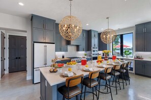 Fridge, microwave, oven, stovetop - Endless Sunset | Concierge Services (Marble Falls)