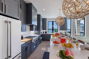 Fridge, microwave, oven, stovetop - Endless Sunset | Concierge Services (Marble Falls)