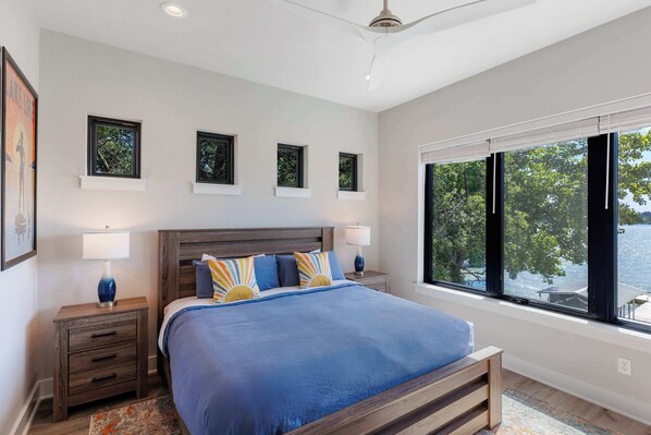 7 bedrooms, desk, iron/ironing board, travel crib