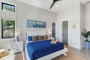 6 bedrooms, desk, iron/ironing board, travel cot