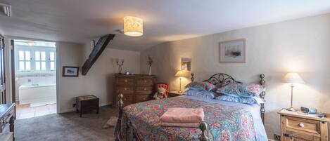 1 Schlafzimmer, BĂŒgeleisen/BĂŒgelbrett, WLAN, BettwĂ€sche