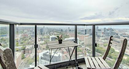 Suite Mia | Modern Condo Near CN Tower - Balcony & Stunning View
