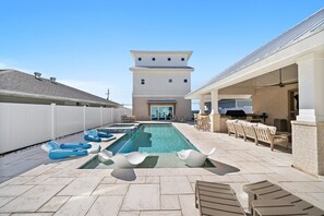 Casa, varias habitaciones | Piscina