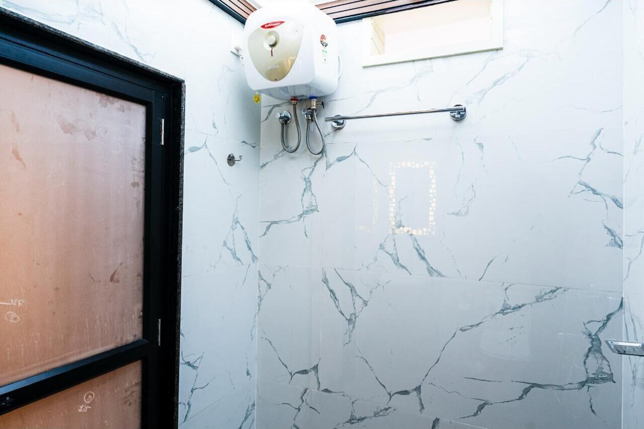Superior Room, City View | Bathroom | Shower, slippers, towels, soap