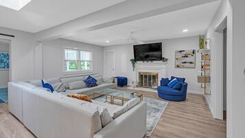 House, 4 Bedrooms | Living area